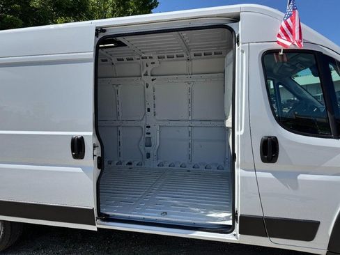 Used 2025 RAM ProMaster 2500 w/ Convenience Group FWD image 11