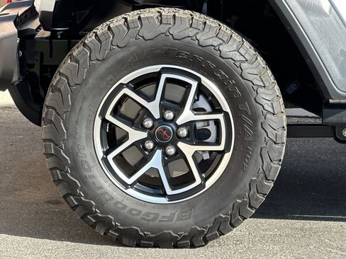 Used 2025 Jeep Wrangler Unlimited Rubicon image 26