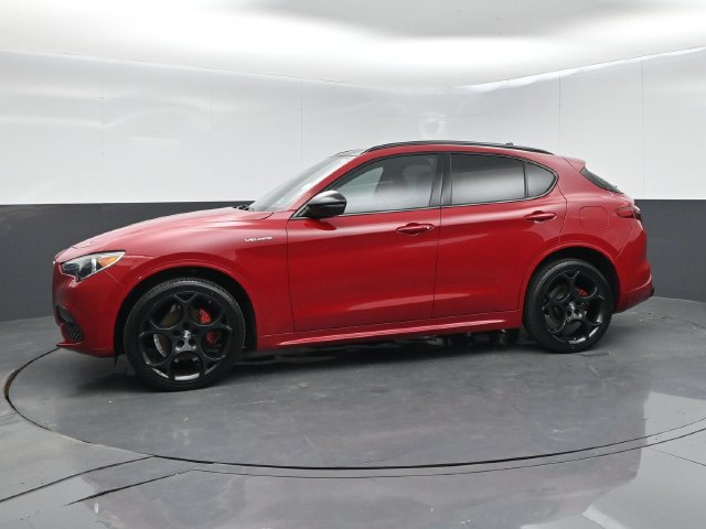 Used 2023 Alfa Romeo Stelvio Veloce AWD/4WD image 5