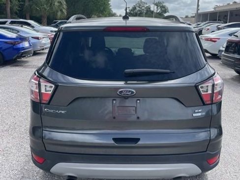 Used 2018 Ford Escape SE image 3