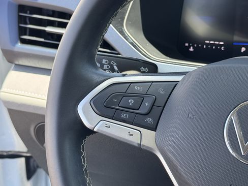 Used 2024 Volkswagen Taos SE w/ Panoramic Sunroof Package FWD image 19