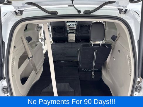 Used 2024 Chrysler Pacifica Touring-L FWD image 37