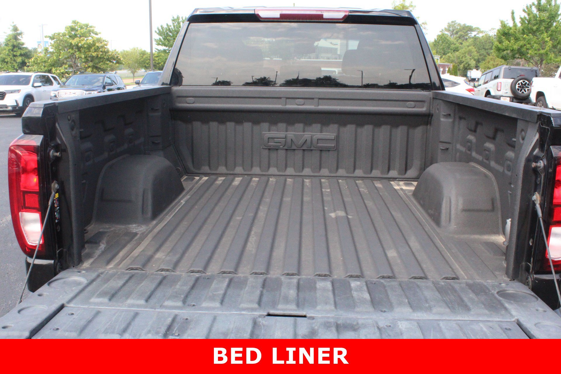 Used 2022 GMC Sierra 1500 Elevation w/ LPO, Elevation Black Package AWD/4WD image 8