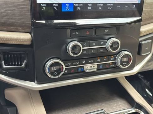 Used 2024 Ford Expedition Limited RWD image 31