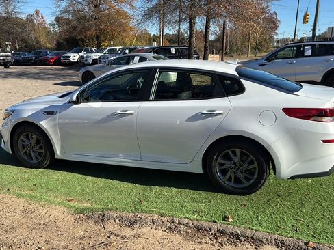 Used 2019 Kia Optima LX image 4