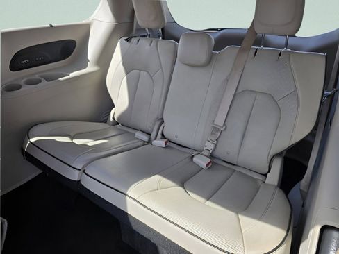 Used 2021 Chrysler Pacifica Limited w/ Premium & Safety Sphere Group AWD/4WD image 30