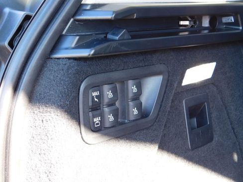 Used 2022 BMW X7 xDrive40i w/ Premium Package image 9