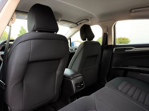 Used 2020 Ford Fusion SE image 18