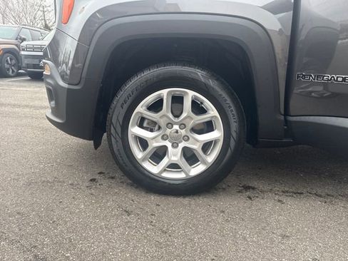 Used 2017 Jeep Renegade Latitude w/ Popular Equipment Group image 27