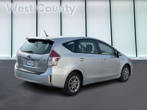 Used 2017 Toyota Prius V Two w/ Carpet Mat Package FWD image 2