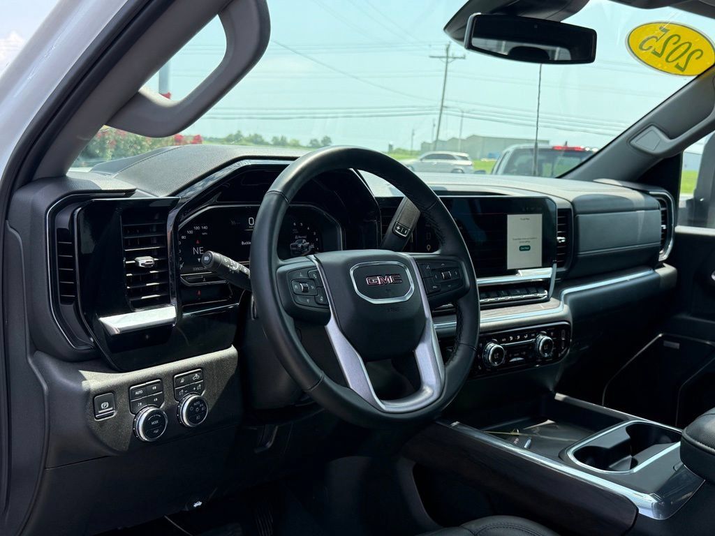 Used 2025 GMC Sierra 2500 SLT w/ SLT Convenience Package AWD/4WD image 3