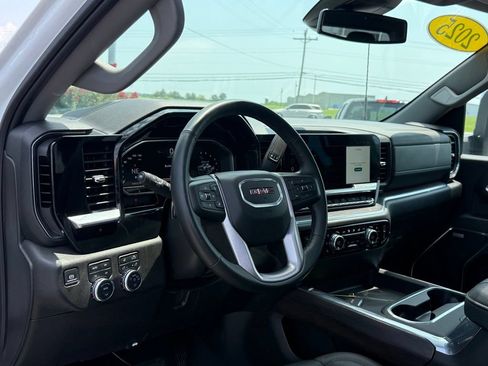 Used 2025 GMC Sierra 2500 SLT w/ SLT Convenience Package AWD/4WD image 3