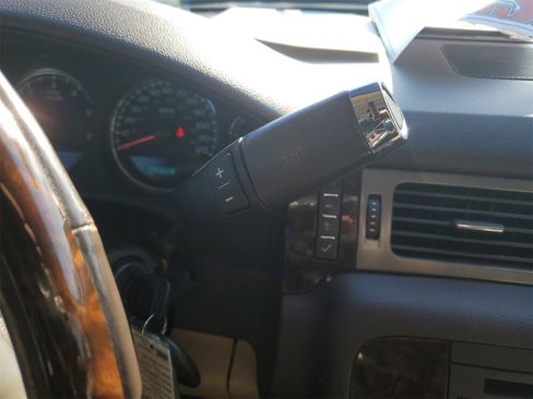 Used 2011 GMC Yukon XL Denali image 28