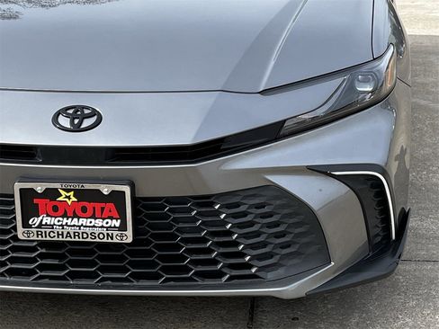 Used 2025 Toyota Camry SE w/ Convenience Package image 8