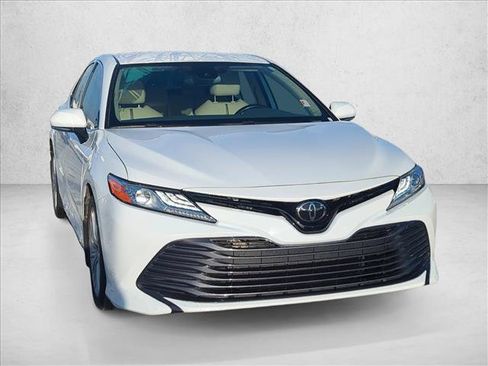 Certified 2019 Toyota Camry XLE FWD image 2