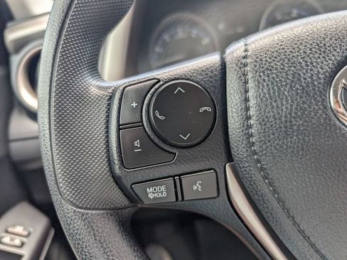 Used 2017 Toyota RAV4 LE FWD image 18