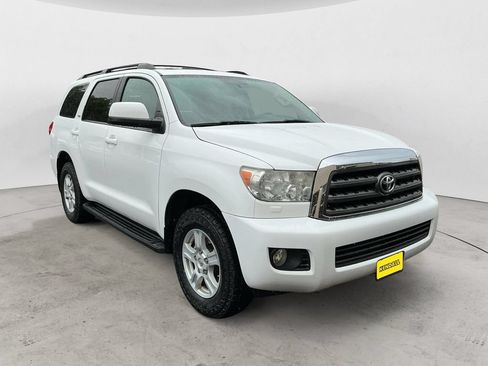 Used 2014 Toyota Sequoia SR5 AWD/4WD image 3