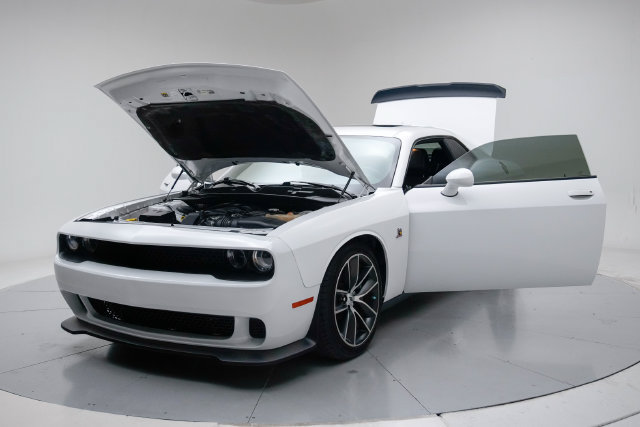 Used 2017 Dodge Challenger R/T Scat Pack w/ Leather Interior Group RWD image 17
