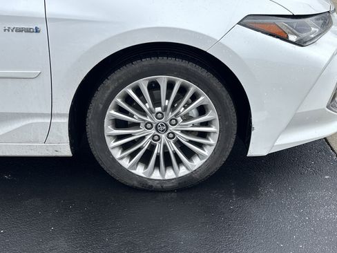 Used 2020 Toyota Avalon Limited w/ All Weather Liner Package image 9