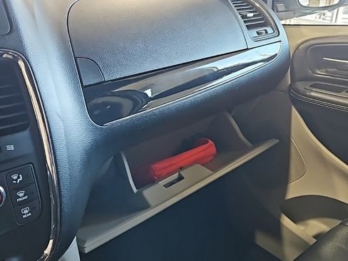 Used 2019 Dodge Grand Caravan SXT image 28