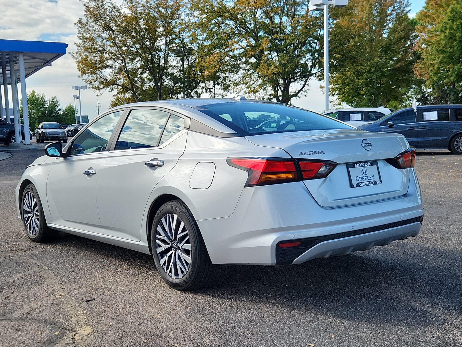 Used 2025 Nissan Altima 2.5 SV FWD image 3