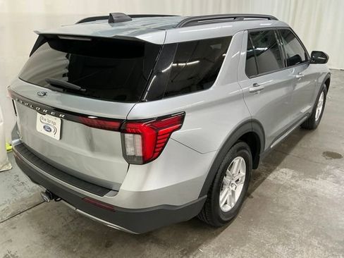 Used 2025 Ford Explorer Active w/ Active Comfort Package image 3
