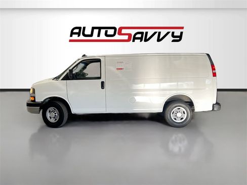 Used 2024 Chevrolet Express 2500 w/ Driver Convenience Package image 4