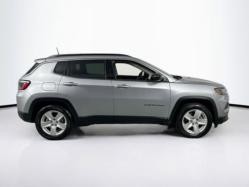 Used 2022 Jeep Compass Latitude image 4