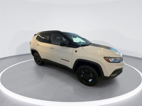 Used 2023 Jeep Compass Trailhawk w/ Sun and Sound Group image 8