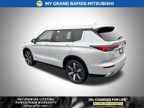 New 2026 Mitsubishi Outlander SE image 5