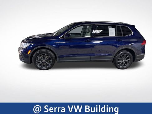 Certified 2024 Volkswagen Tiguan SE w/ Panoramic Sunroof Package AWD/4WD image 2