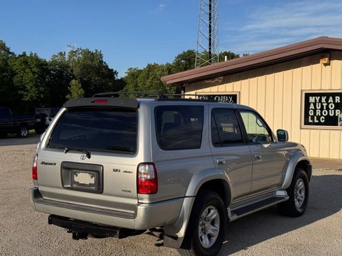 Used 2001 Toyota 4Runner SR5 AWD/4WD image 9