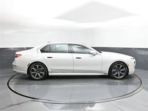 New 2025 BMW i7 xDrive60 w/ Executive Package image 26