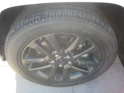 Used 2021 Jeep Grand Cherokee Laredo X image 11