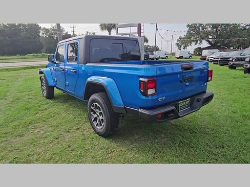 New 2025 Jeep Gladiator Sport image 19