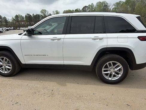 Used 2023 Jeep Grand Cherokee Laredo w/ Trailer Tow Prep Group (B) AWD/4WD image 11