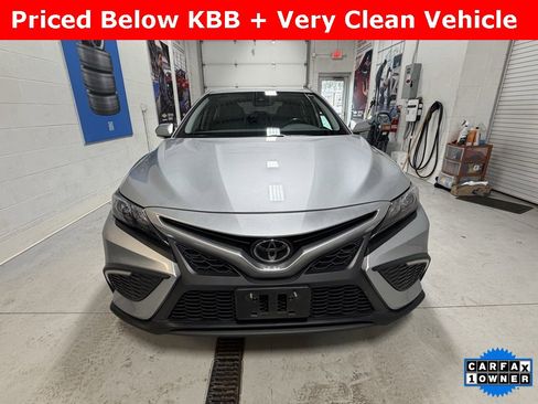 Used 2024 Toyota Camry SE image 2