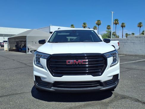 Used 2023 GMC Terrain SLE w/ Driver Convenience Package FWD image 2