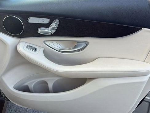 Used 2022 Mercedes-Benz GLC 300 image 33