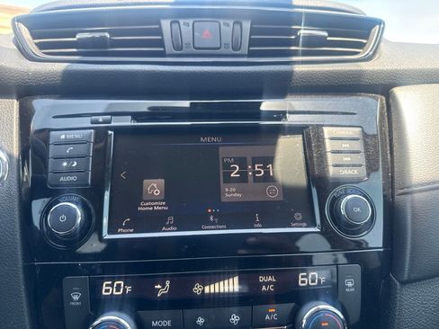 Used 2020 Nissan Rogue SV FWD image 39