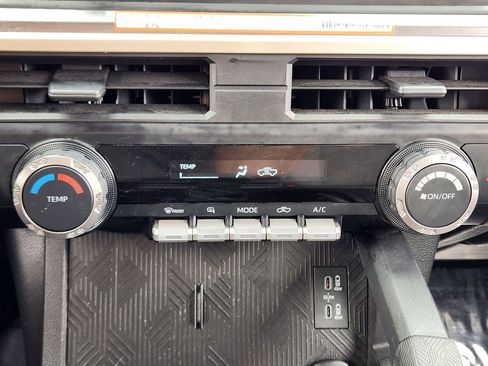 Used 2025 Toyota Tacoma SR5 AWD/4WD image 18