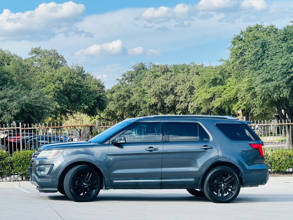 Used 2016 Ford Explorer XLT w/ Equipment Group 202A FWD image 5