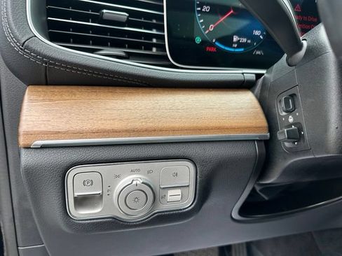 Used 2022 Mercedes-Benz GLS 450 4MATIC image 15
