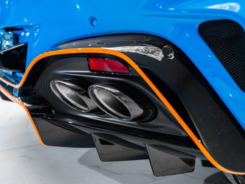 Used 2025 Aston Martin V8 Vantage Coupe image 43