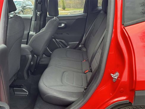 Used 2020 Jeep Renegade Latitude w/ UConnect 8.4 Nav Group image 9