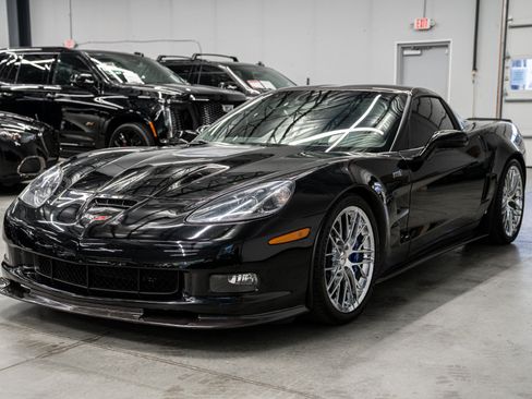 Used 2009 Chevrolet Corvette ZR1 w/ Preferred Equipment Group RWD image 5