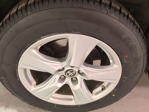 Used 2022 Toyota Highlander L image 21