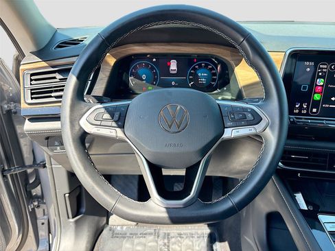 Used 2025 Volkswagen Atlas SE image 11
