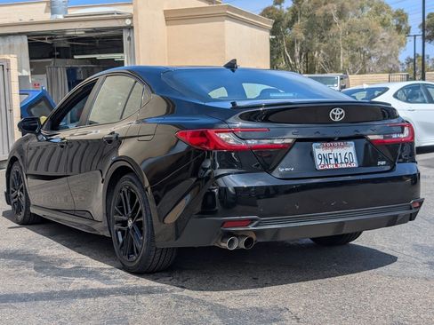Used 2025 Toyota Camry SE FWD image 11