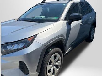 Used 2021 Toyota RAV4 LE video 1